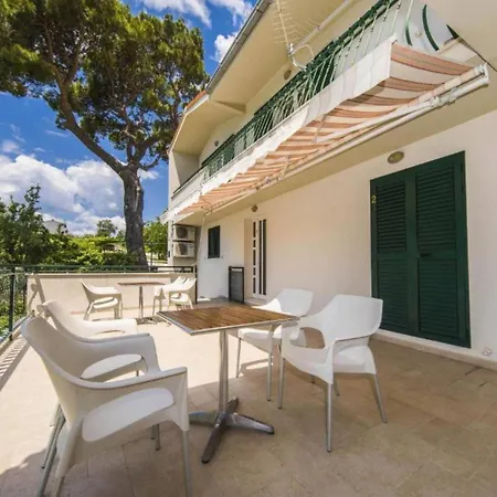 Vikendica With Seven Bedrooms And Pool *